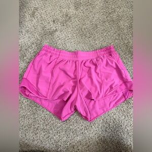Lululemon Size 14 Hotty Hot Low-Rise Lined Short 4”